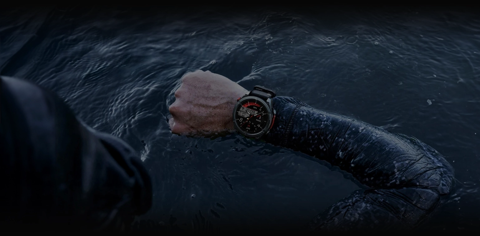 Zeblaze Stratos 4 on a swimmer's hand