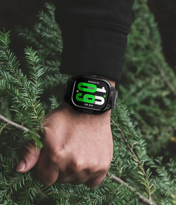 Zeblaze Thor SQ on a wrist in the forest