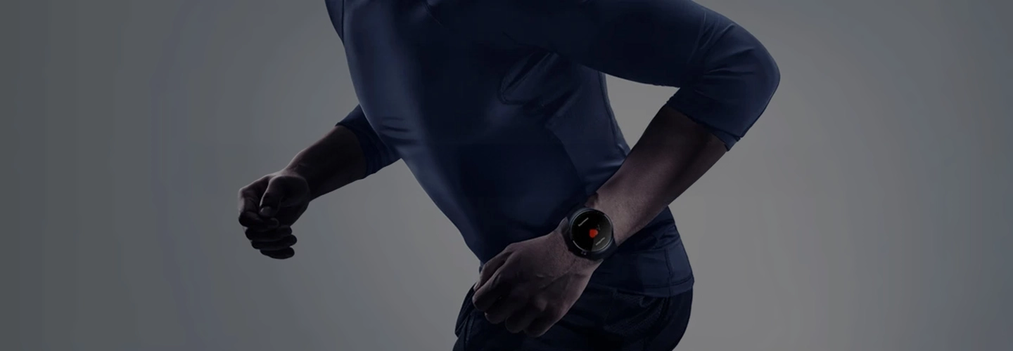 An athlet uses a Zeblaze Thor Ultra smart watch