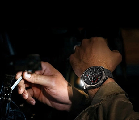 Zeblaze Vibe 8 flashlight in use